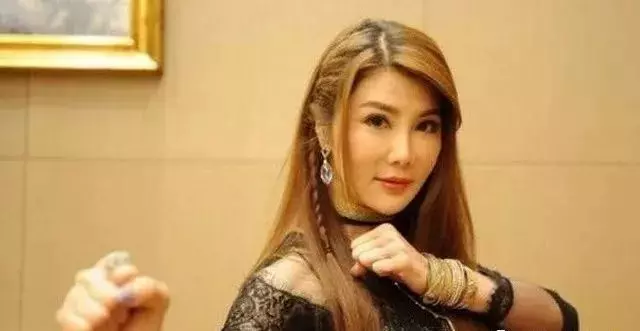 曾經的功夫女星, 貌美如花卻無人敢娶, 洪金寶承認打不過她 !
