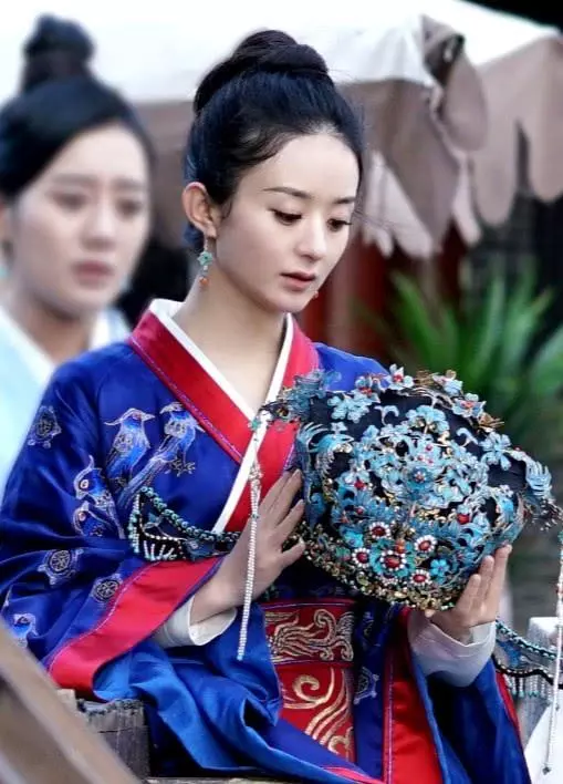 趙麗穎「產後復出」首亮相,皮膚白皙身材纖瘦,「未修圖」比精修還驚艷!