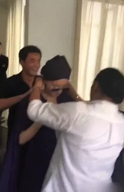 王菲復出造型曝光!「纖細身材小蠻腰」不輸年輕女星 50歲又抽又喝狀態依然良好 !