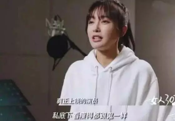 王菲復出造型曝光!「纖細身材小蠻腰」不輸年輕女星 50歲又抽又喝狀態依然良好 !