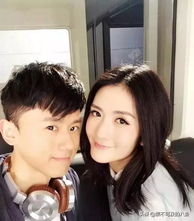 張傑演唱會身體突髮狀況,已被救護車送去醫院,謝娜陪同好傷心