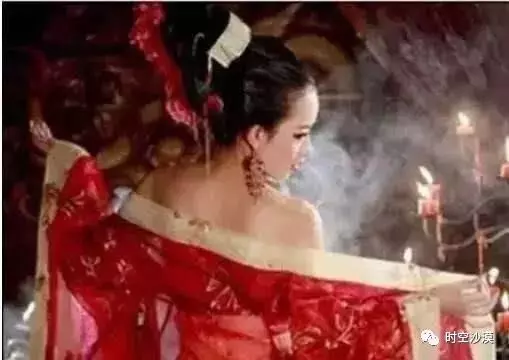 清朝最能生的妃子,50歲還被翻牌子,知道兒子當皇帝後自盡!