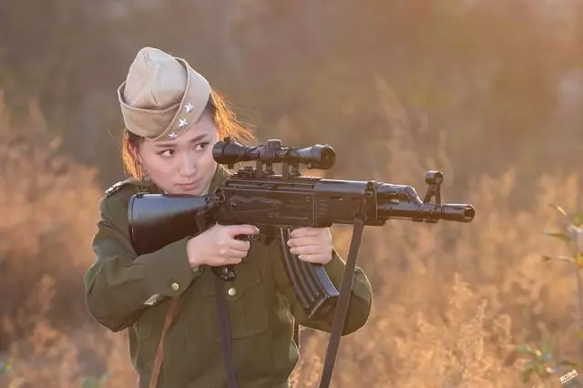 為什麼美國航母上的女兵大多都是中國人?原因有點讓人無奈!