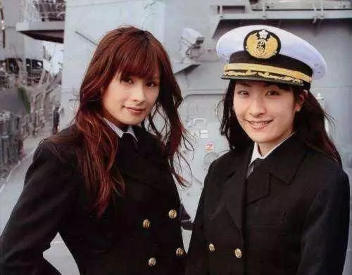 為什麼美國航母上的女兵大多都是中國人?原因有點讓人無奈!