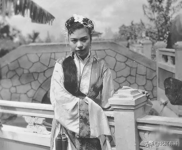 還記得專演醜女的余慕蓮嗎?如今她82歲變得慈眉善目讓人尊敬