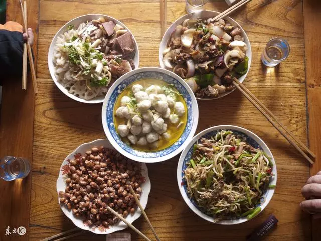 因為家裡條件不好,婆婆想霸占老公的工資,還動不動就找事