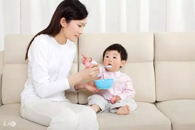 母子反目成仇,兒子多年不登門,多年後相見老母淚如雨下