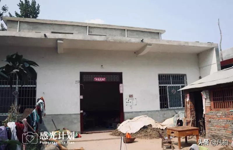 62歲父腦梗住院,39歲母精神病,17歲的我和7歲弟醫院蹭吃