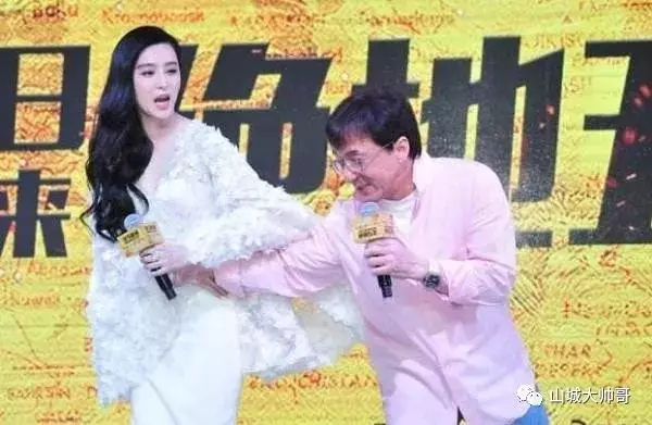 女星混娛樂圈有多難?這幾張楊冪趙麗穎的照片,證實了吳京的話!