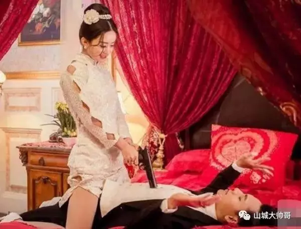 女星混娛樂圈有多難?這幾張楊冪趙麗穎的照片,證實了吳京的話!