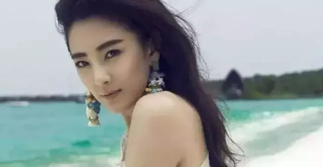 性感是她的通行證,嫁給導演後生下龍鳳胎,她依舊美若天仙!