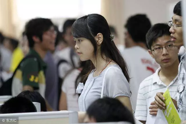 妹妹結婚,母親不讓我去參加婚禮,兒子撿到一張請柬,我大鬧婚禮