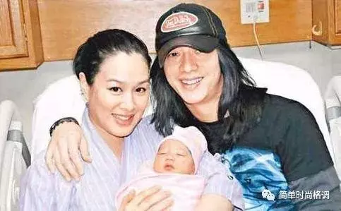 厲害了鍾麗緹!48歲穿成了18,網友:難怪張倫碩拜倒在你石榴裙下!