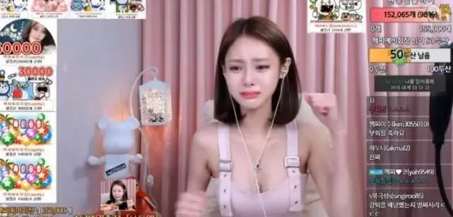 韓國妹子收到中國土豪2300萬韓元打賞!鞠躬感謝嚎啕大哭……