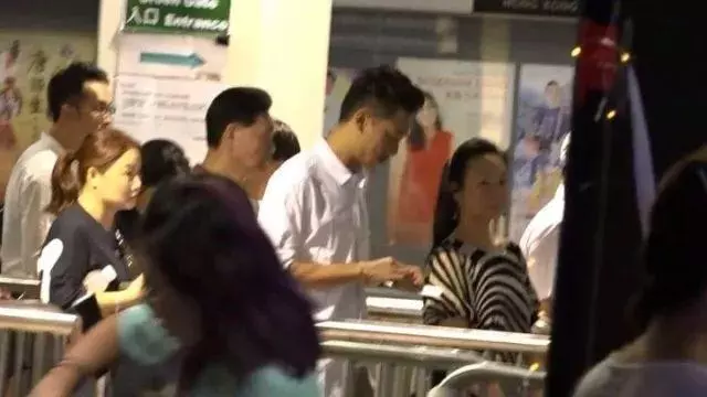 港媒爆39歲容祖兒秘會王菀之已婚叔叔,一起游東京4日3夜,容祖兒方面還沒有回覆,男方發聲否認!