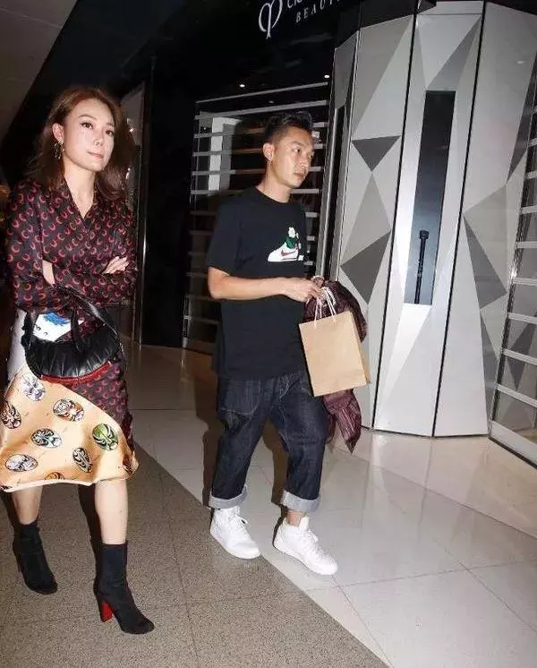 港媒爆39歲容祖兒秘會王菀之已婚叔叔,一起游東京4日3夜,容祖兒方面還沒有回覆,男方發聲否認!