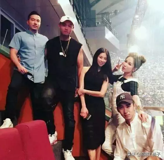 恭喜!蕭亞軒40歲生日公開與小16歲男友戀情:愛就需要我們在一起!