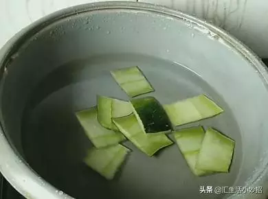 削下來的冬瓜皮別再扔掉了,它的「用途」太厲害了,不知道太虧了!