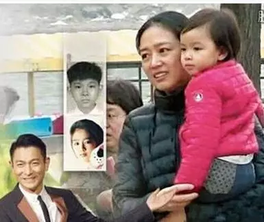 劉德華攜妻女返港,一家帶超10件行李,多名保鏢護送陣勢太大!