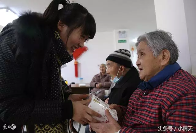 母親住院哥嫂卻出去旅遊,母親做了一個決定,哥後悔都來不及
