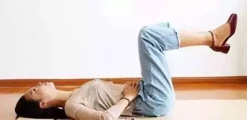 睡前抬抬腳,全身百病消,每天15分鐘,抬走三高,抬出健康,安心睡到大天亮