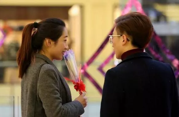 前妻遇到真愛拋夫棄子,3年後幼兒園門口遇到她,我恨自己心太軟