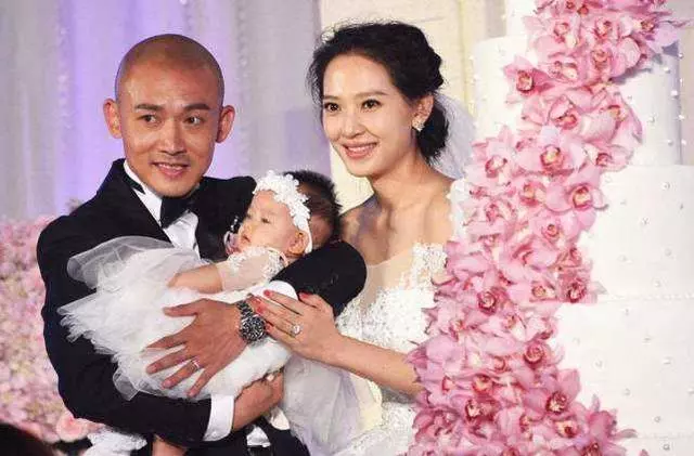 追星把自己追成了明星的女孩,如願以償嫁給了偶像,被寵成小公主