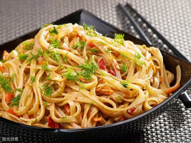 吃米飯易發胖,還是吃麵條易發胖?不攝入碳水,對身體有什麼危害