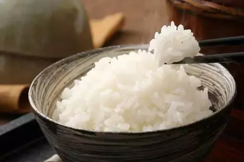 吃米飯易發胖,還是吃麵條易發胖?不攝入碳水,對身體有什麼危害