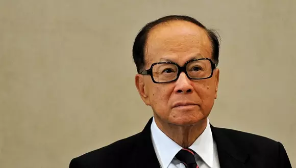李嘉誠著急逃離中國,80%資產轉移海外!