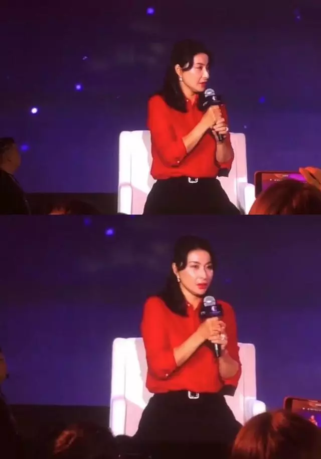 郭晶晶演講戴大鑽戒搶鏡,霍啟剛場下變迷弟,全程注視愛妻!