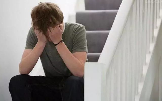 妹妹出嫁我回家送親,婚禮上見到妹夫,我拉著妹妹說這婚不能結!