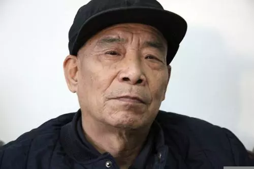 老漢進城給兒子送粽子,兒子給五百路費老漢說早給過了,兒子愣了