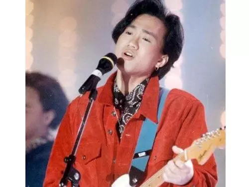 求婚戒戴了30年!「Beyond主唱」意外離開「未婚妻終身未嫁」,「做背後的女人」直到出殯前夕才被公開~~