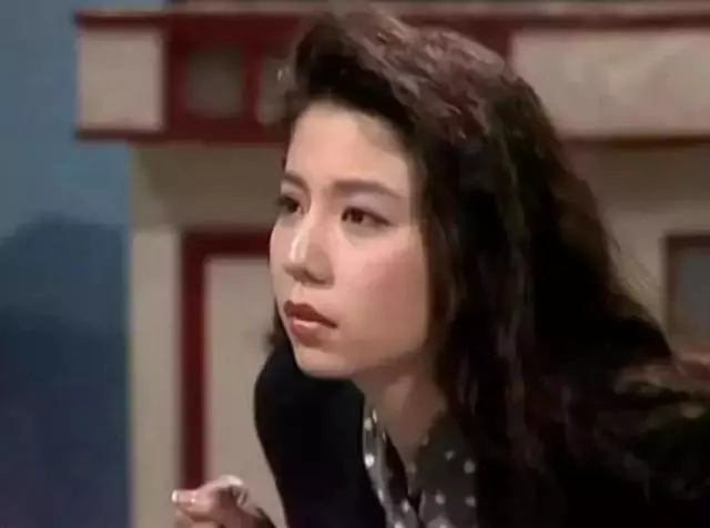 求婚戒戴了30年!「Beyond主唱」意外離開「未婚妻終身未嫁」,「做背後的女人」直到出殯前夕才被公開~~