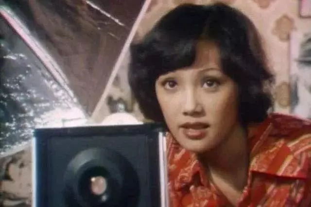 64歲TVB綠葉突發腦膜炎入院身體虛弱!曾兩次離婚與第三任丈夫恩愛~~~