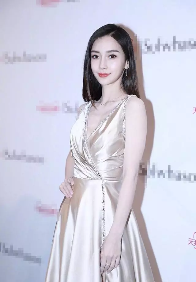 baby與劉嘉玲同台鬥豔,新老女神相差23歲,顏值身材不相上下!