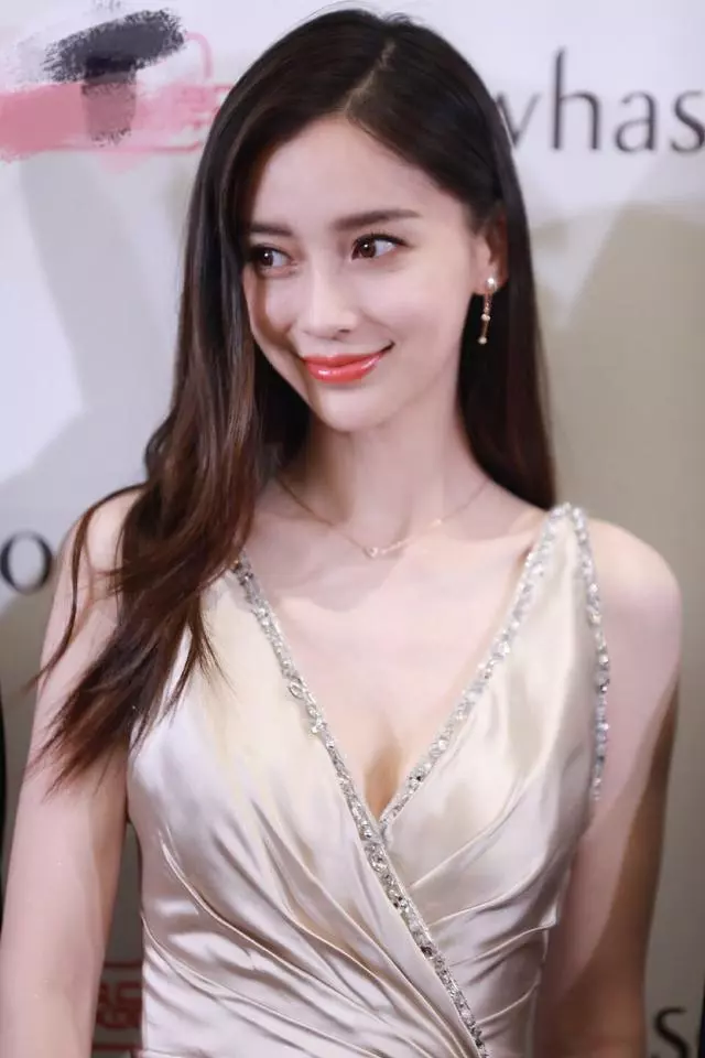 baby與劉嘉玲同台鬥豔,新老女神相差23歲,顏值身材不相上下!