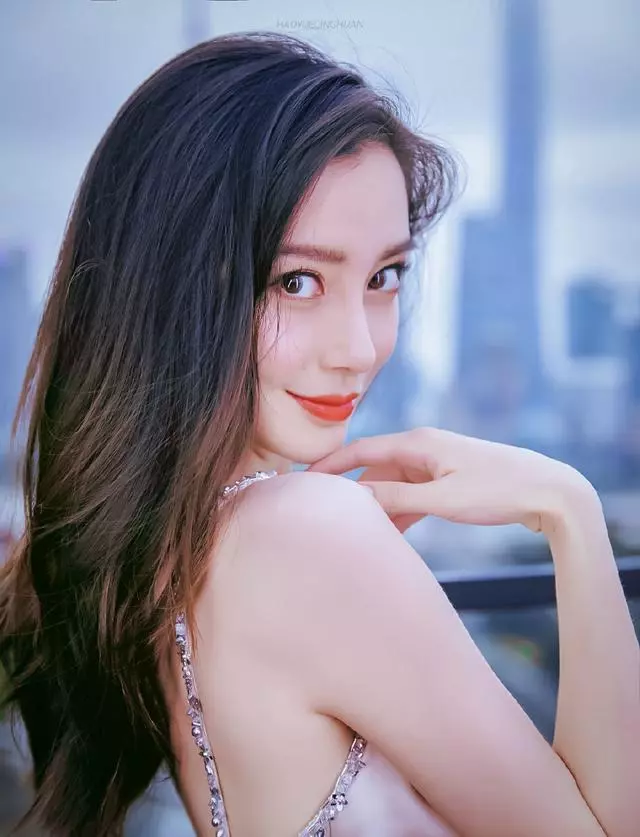 baby與劉嘉玲同台鬥豔,新老女神相差23歲,顏值身材不相上下!