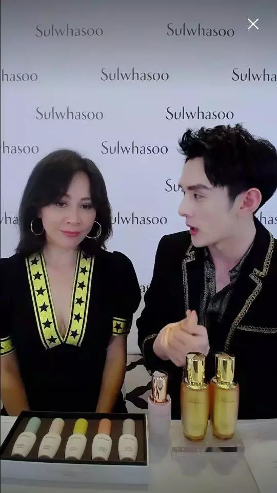 baby與劉嘉玲同台鬥豔,新老女神相差23歲,顏值身材不相上下!