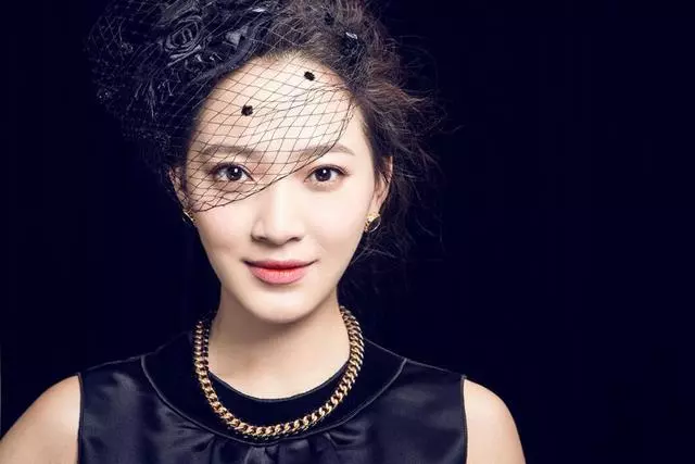 追星把自己追成了明星的女孩,如願以償嫁給了偶像,被寵成小公主
