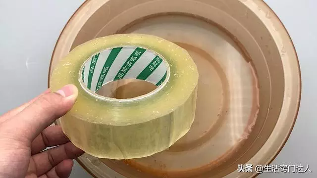 透明膠帶放進水裡,真是厲害,搞定了好多人的煩惱!