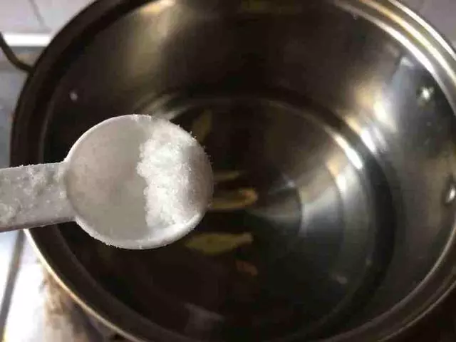 「水煮蝦」到底該用冷水還是熱水?「8成人都做錯」難怪蝦肉不Q彈!