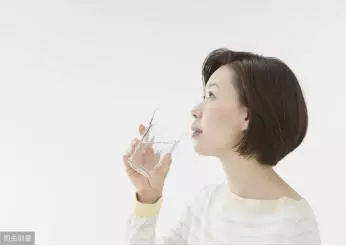 高血脂的「禍根」找到了,醫生警示:3種食物再吃,血管會堵塞 !