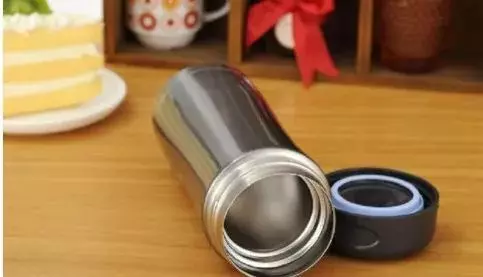 保溫杯最好別裝這四種水,特別是第四種,你肯定裝過,快告訴家人 !