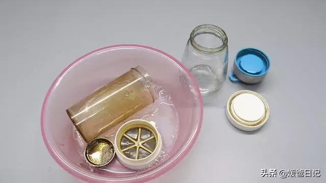 茶杯裡的茶垢再厚,用「1個小方法」就能清洗乾凈,學到就是賺到!