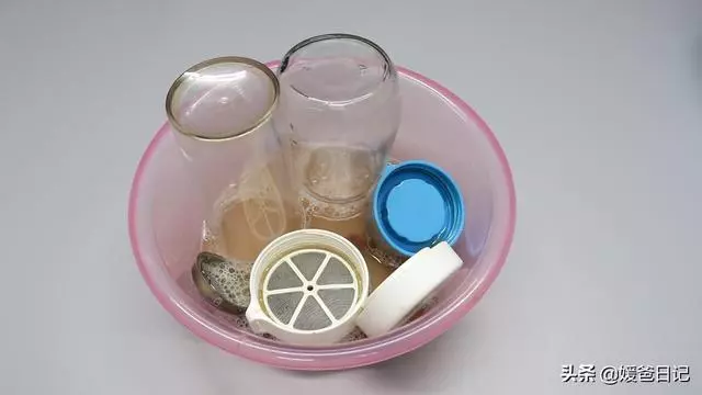 茶杯裡的茶垢再厚,用「1個小方法」就能清洗乾凈,學到就是賺到!