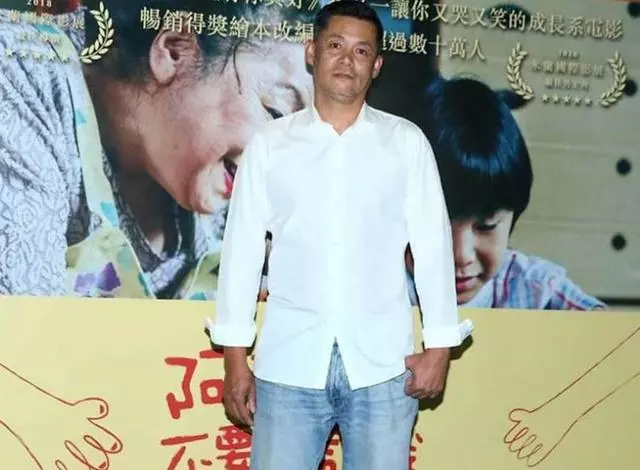 曾是一線主持,卻被曝欠債600萬!51歲汪建民為生計落魄賣柚子