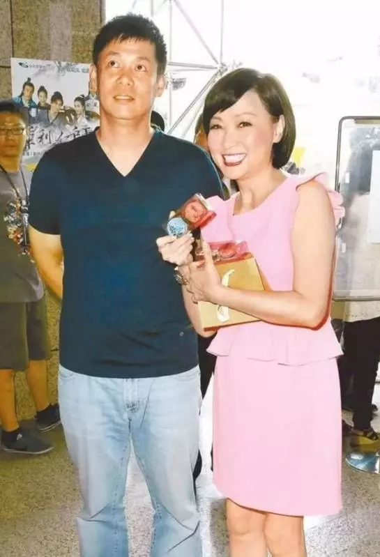曾是一線主持,卻被曝欠債600萬!51歲汪建民為生計落魄賣柚子