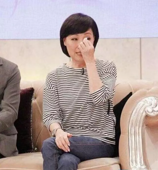曾是一線主持,卻被曝欠債600萬!51歲汪建民為生計落魄賣柚子